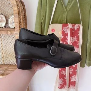 vintage black low heel black shoes clogs loafers with the cutest buckle 90s fall